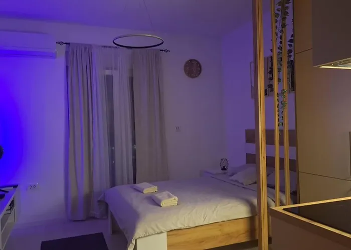 Ella Lux Apartment
